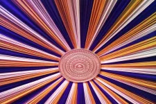 Three fabrics in three different colours are gathered in the middle with an ornamented button. Photo.